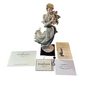 Giuseppe Armani Belle Figurine 2002 Members Only Cream Blue Retired w/ Papers